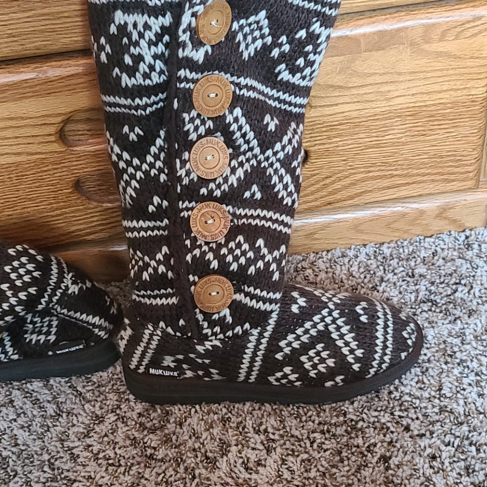 NWT brown Muk Luks